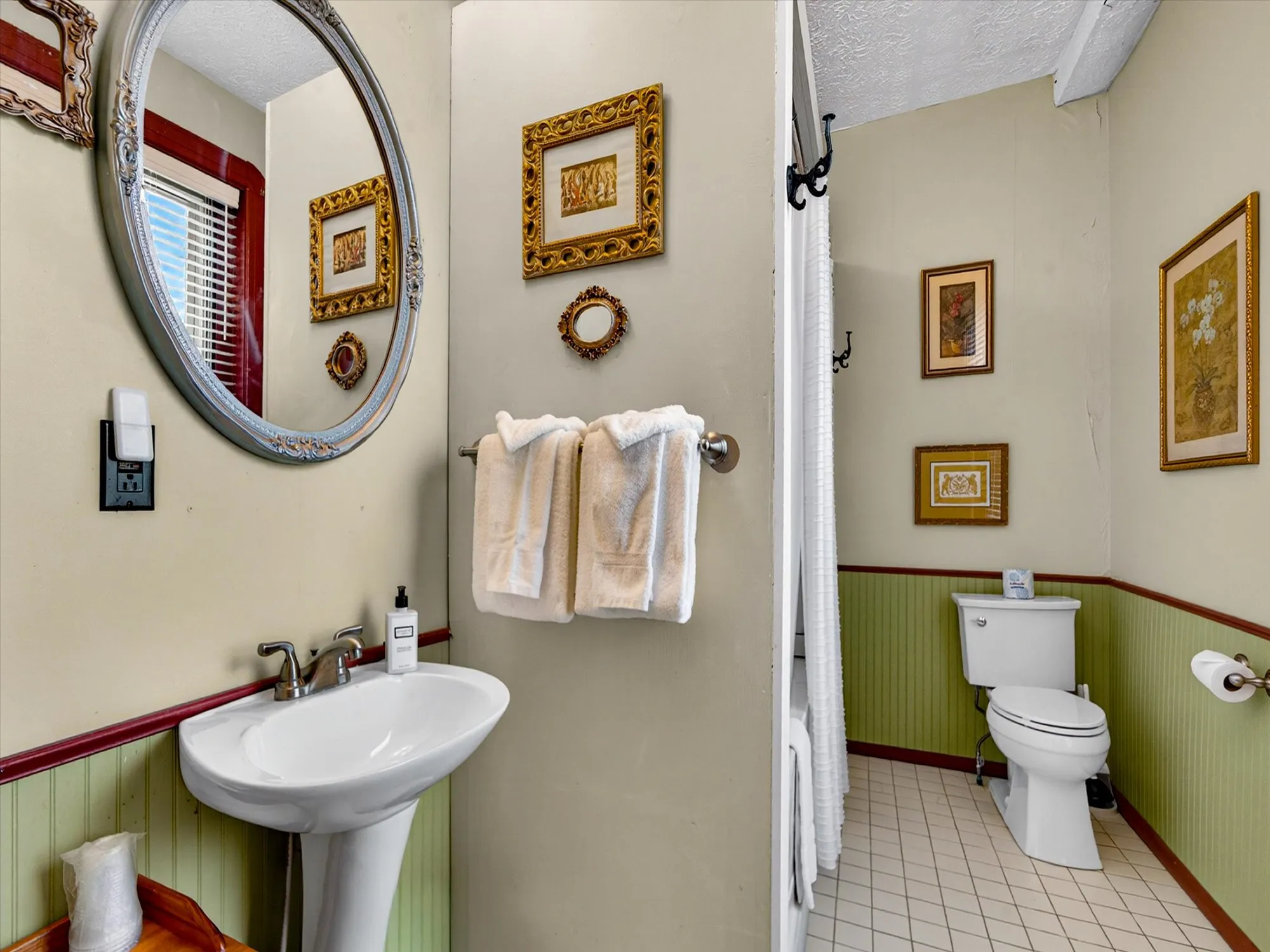 The Merlot Suite — view 5